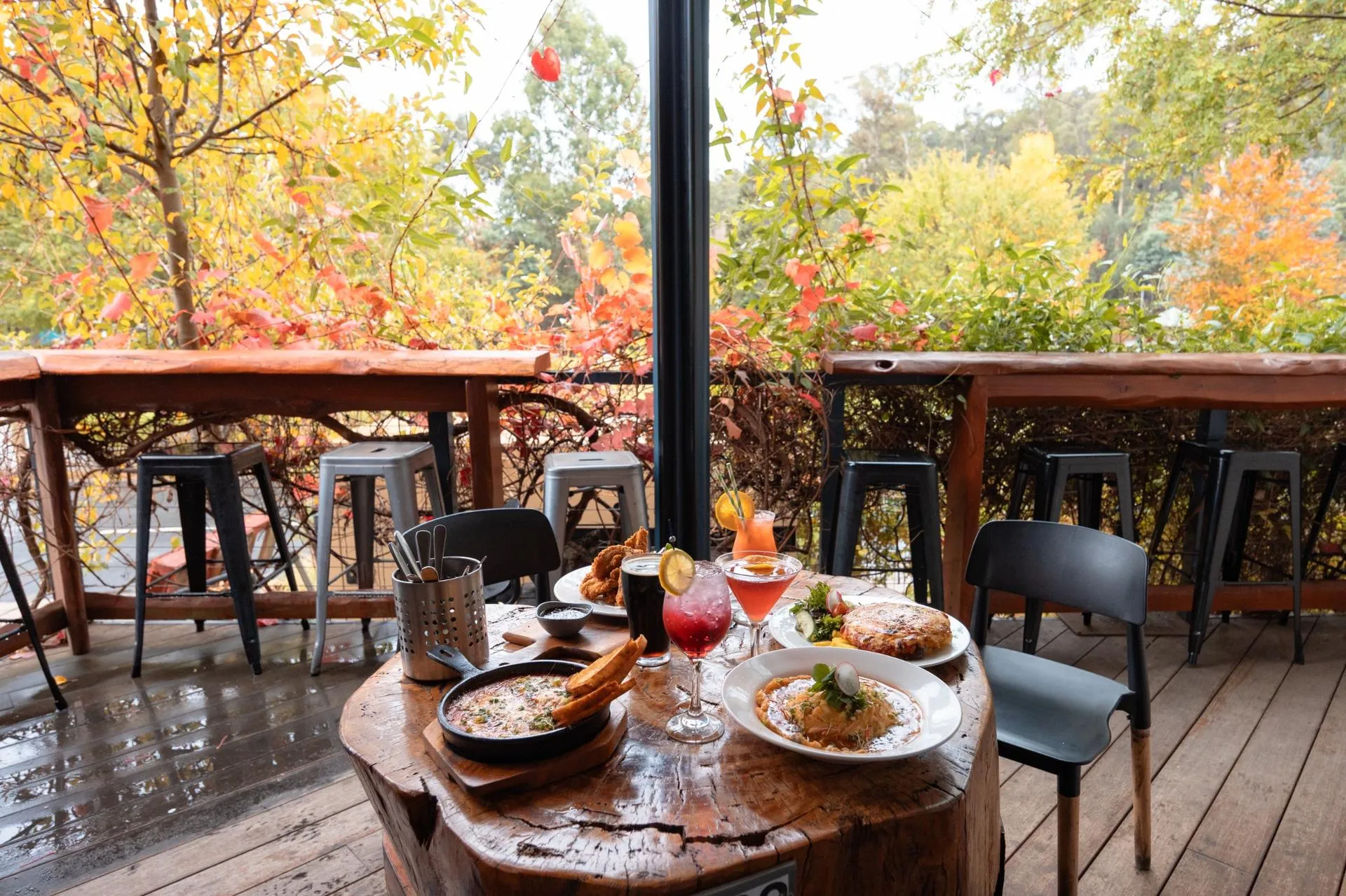 The Duck Inn dining experience in Marysville